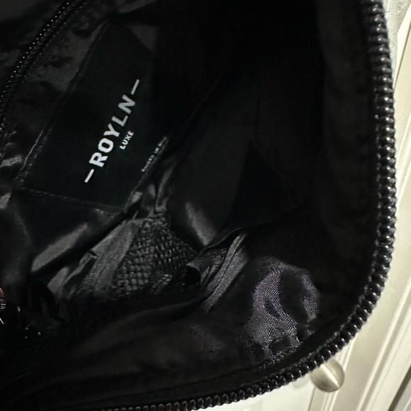 Think Rolyn Bum Bag Silver Adjustable Removable Strap NEW - Picture 7 of 8